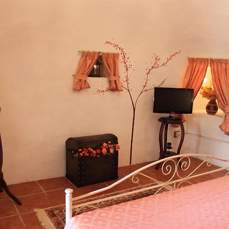 Trullo Salento Bed & Breakfast กาลาโตเน ภายนอก รูปภาพ