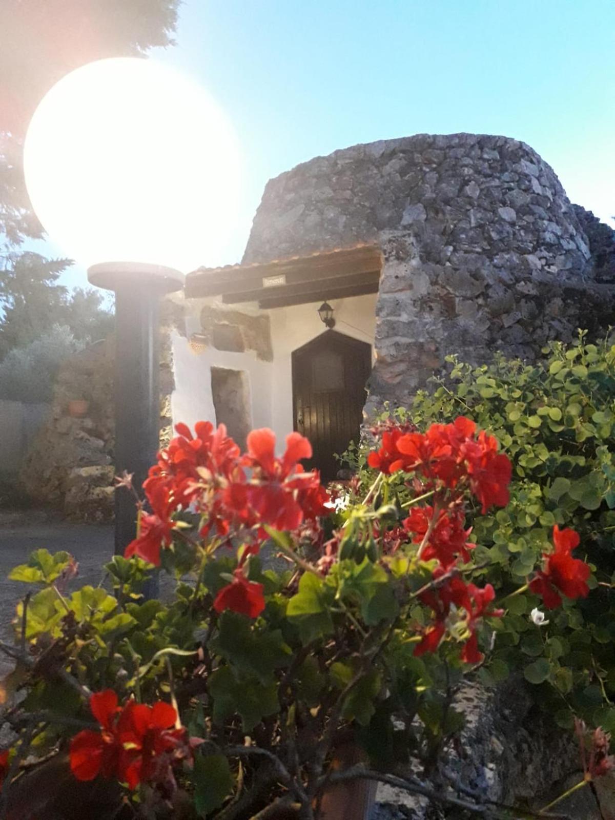 Trullo Salento Bed & Breakfast กาลาโตเน ภายนอก รูปภาพ